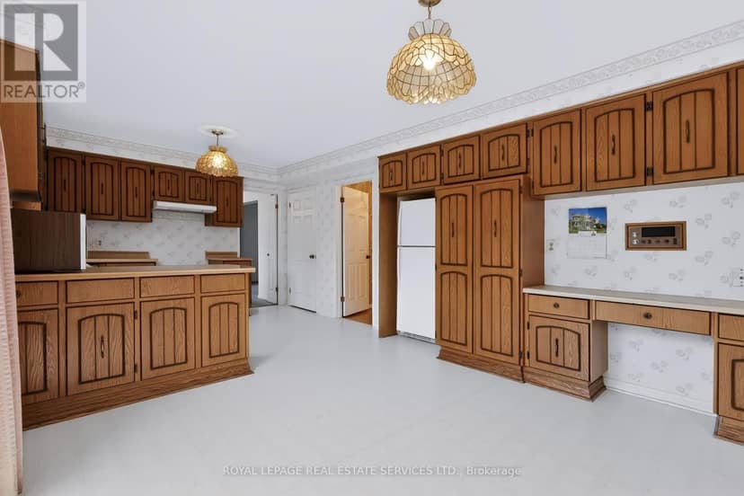 1326 Prince Albert Court — photo 13 of 40