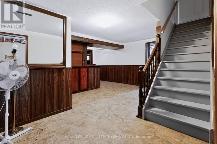 1326 Prince Albert Court — photo 33 of 40