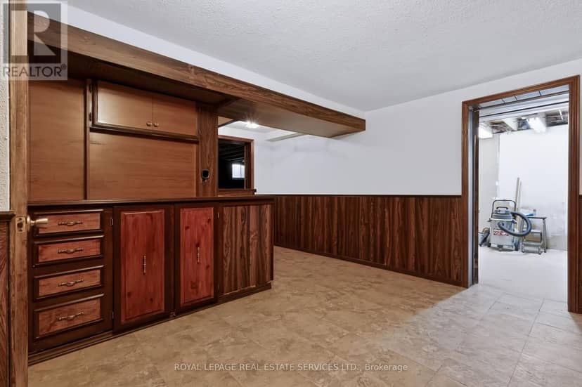1326 Prince Albert Court — photo 34 of 40