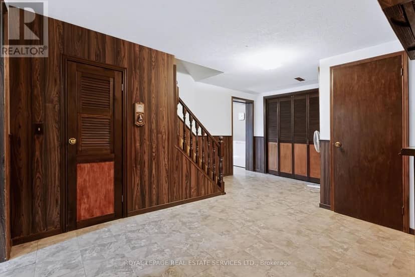 1326 Prince Albert Court — photo 35 of 40