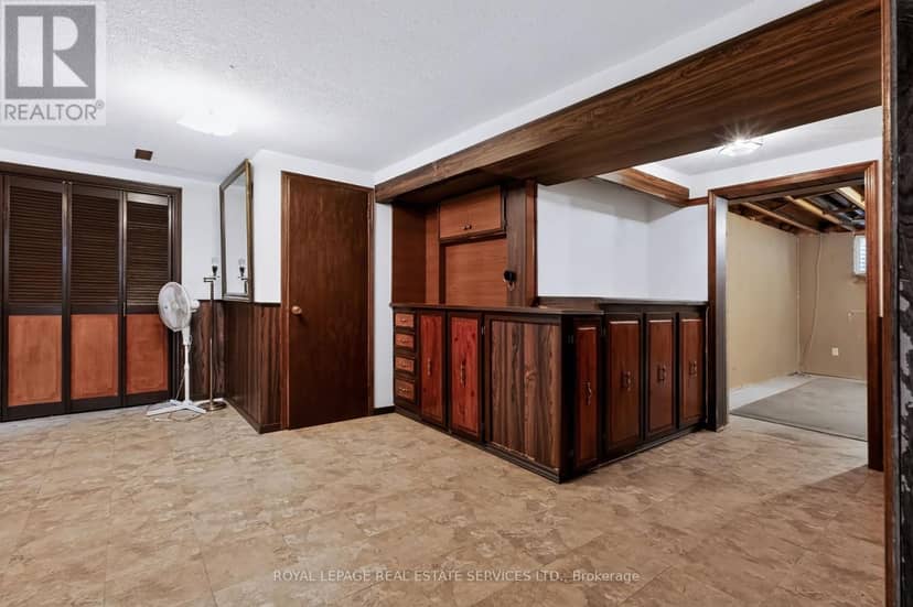 1326 Prince Albert Court — photo 36 of 40