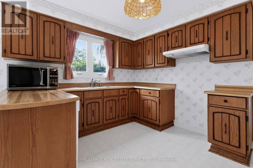 1326 Prince Albert Court — photo 9 of 40