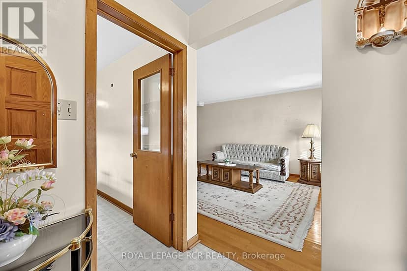 32 Bartel Drive, Toronto, photo 4