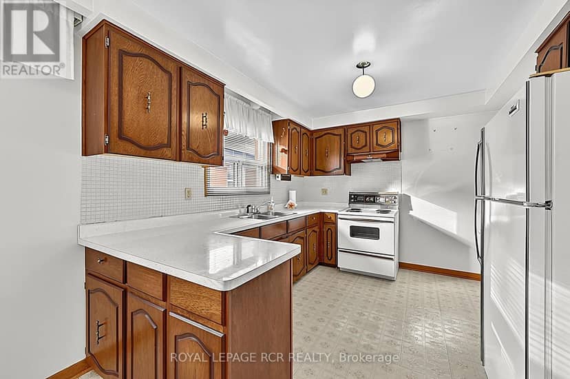 32 Bartel Drive, Toronto, photo 7
