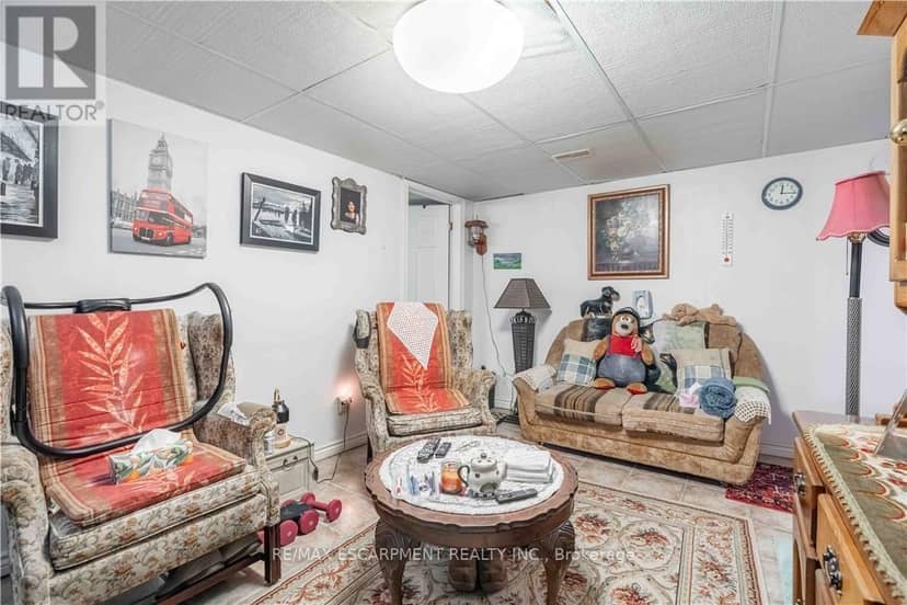374 Upper Wentworth Street W, Hamilton, photo 8