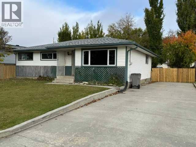 8 McLeod Drive, Whitecourt, photo 2