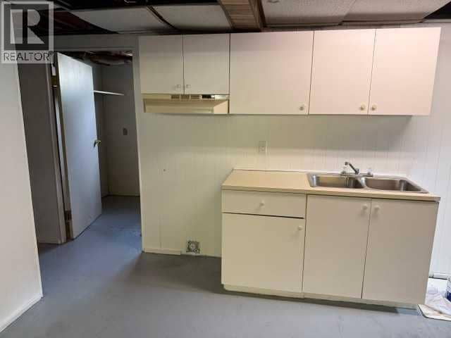 8 McLeod Drive — photo 18 of 18