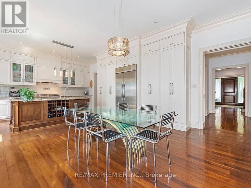 35 Yorkdale Crescent — photo 16 of 40