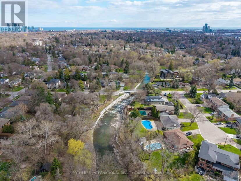 55 Van Dusen Boulevard — photo 9 of 20