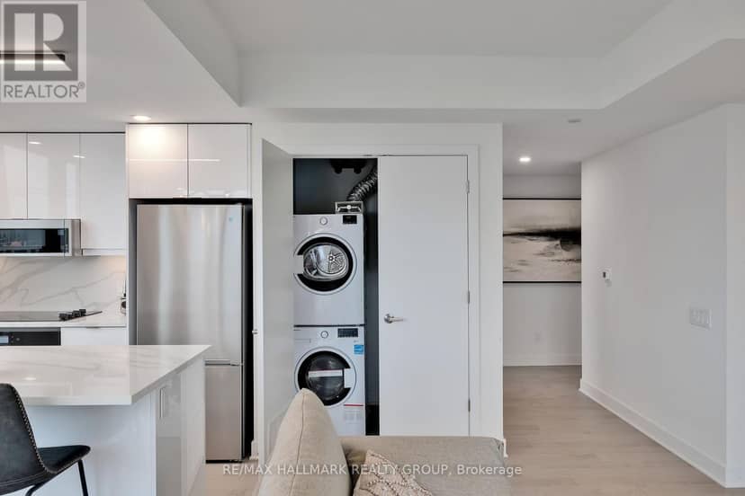 2202 - 180 George Street — photo 13 of 40