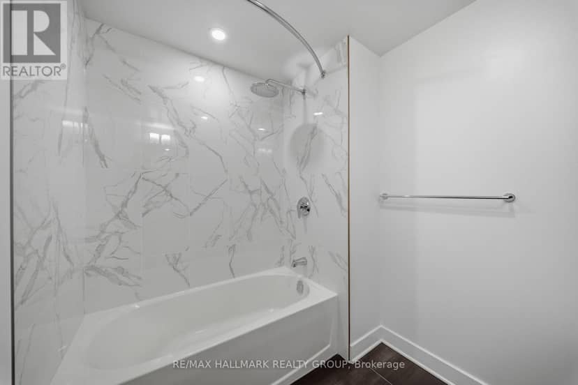 2202 - 180 George Street — photo 25 of 40