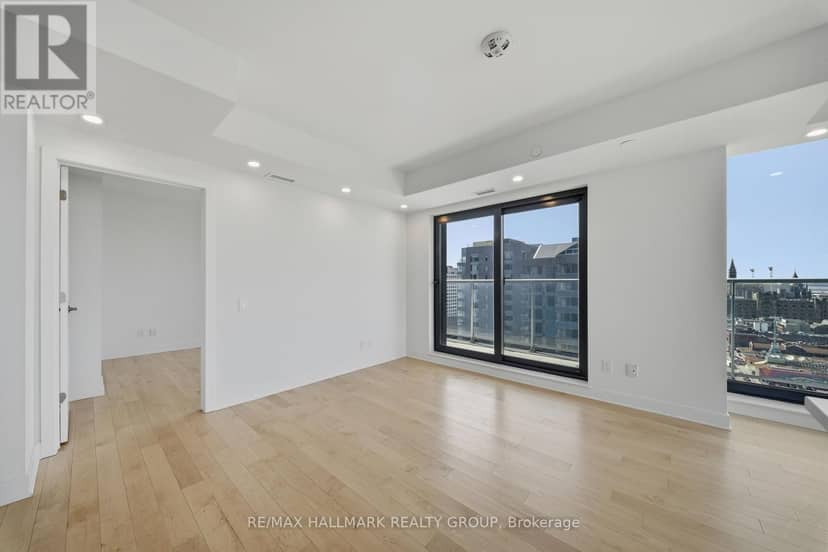 2202 - 180 George Street — photo 32 of 40