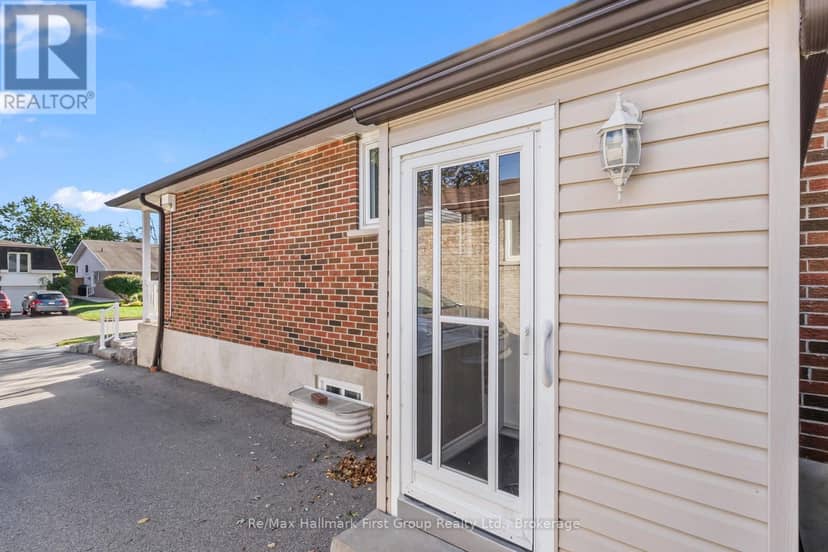 8 Calais Street, Whitby, photo 7