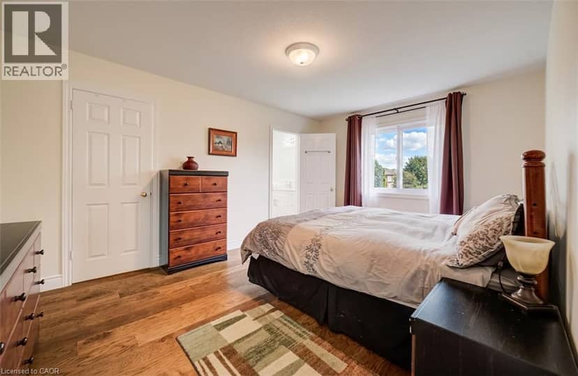 245 FERN Crescent — photo 18 of 40