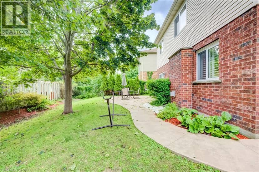 245 FERN Crescent — photo 32 of 40