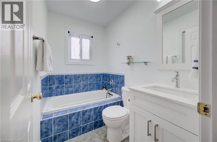 245 FERN Crescent — photo 23 of 40