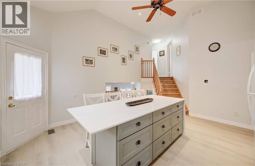 245 FERN Crescent — photo 13 of 40