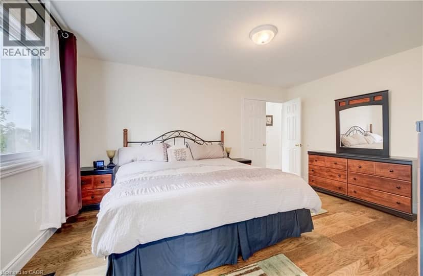 245 FERN Crescent — photo 16 of 40