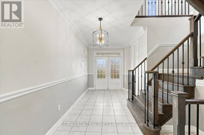 108 Frank Kelly Drive, East Gwillimbury, photo 3