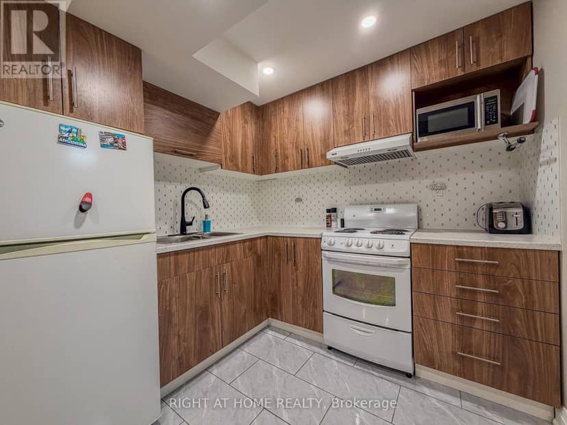 221 Tupper Boulevard — photo 19 of 25