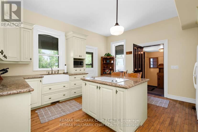 1407 Flos 8 Road W — photo 13 of 38