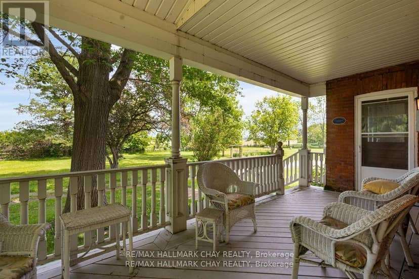 1407 Flos 8 Road W, Springwater, photo 3