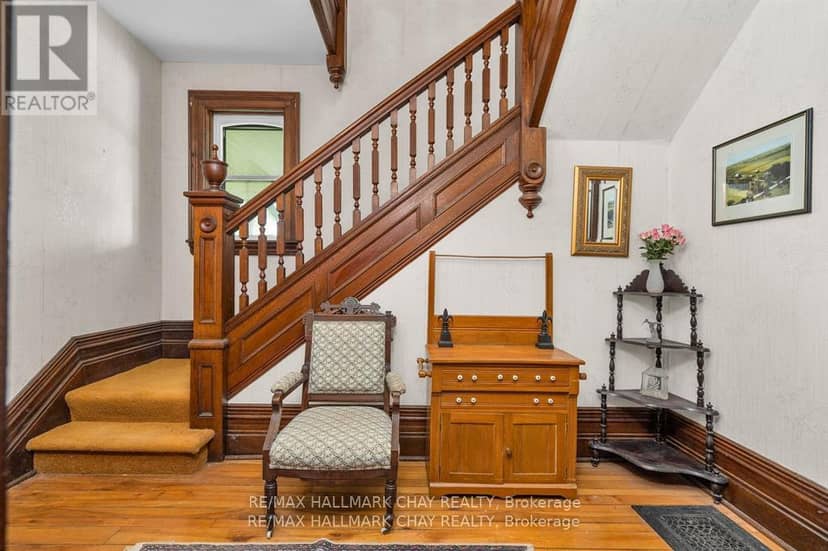 1407 Flos 8 Road W, Springwater, photo 6