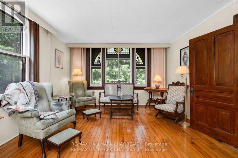 1407 Flos 8 Road W, Springwater, photo 7