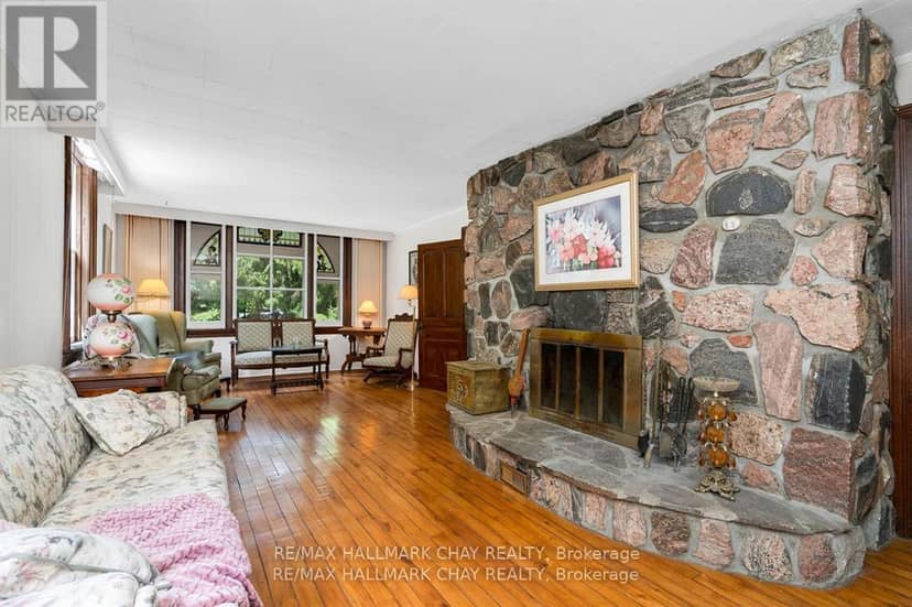1407 Flos 8 Road W, Springwater, photo 8
