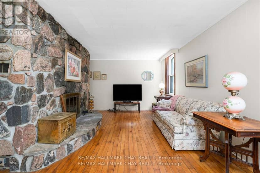 1407 Flos 8 Road W — photo 9 of 38