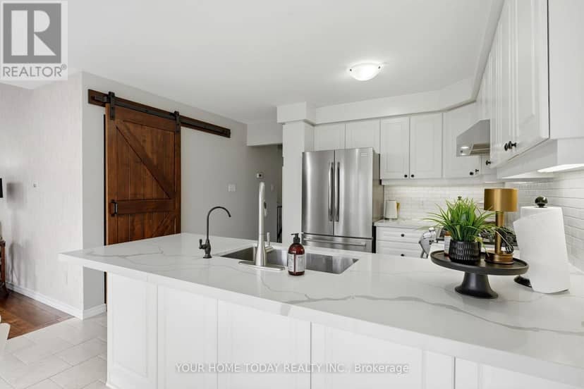 96 Lauchlin Crescent — photo 13 of 40