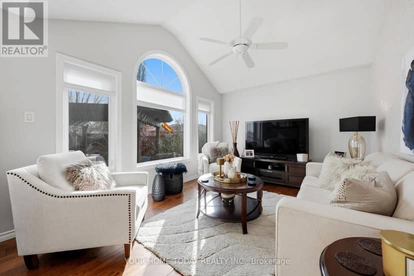 96 Lauchlin Crescent — photo 18 of 40