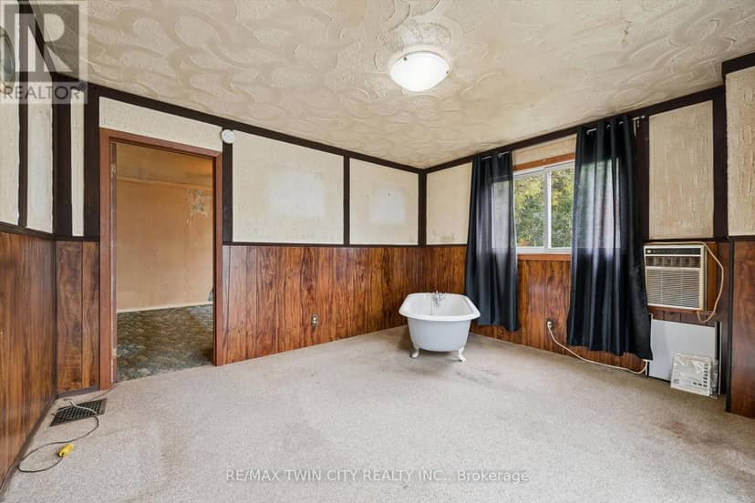 127 Spadina Road E — photo 10 of 28
