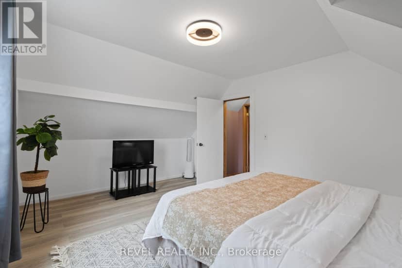 3 1/2 Dundonald Street — photo 20 of 40
