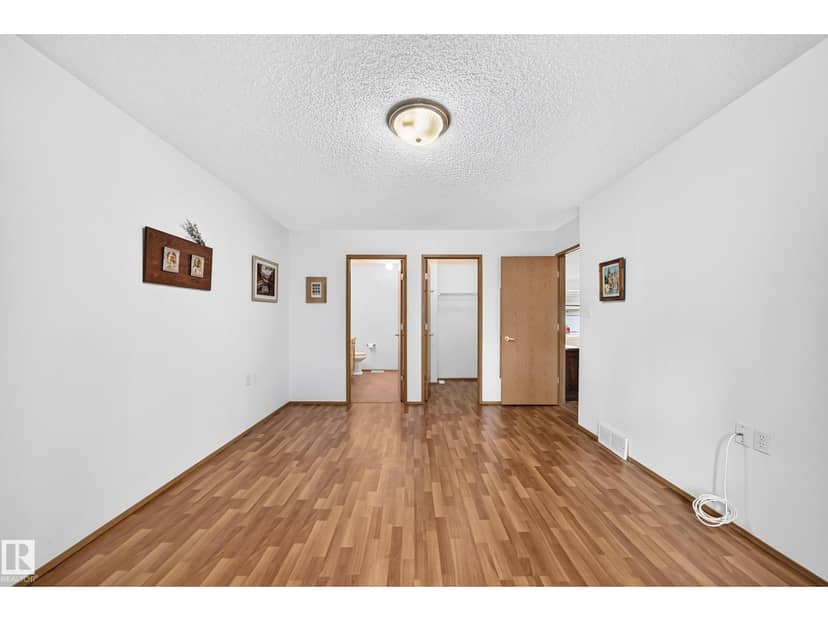 6526 158 AV NW — photo 35 of 40