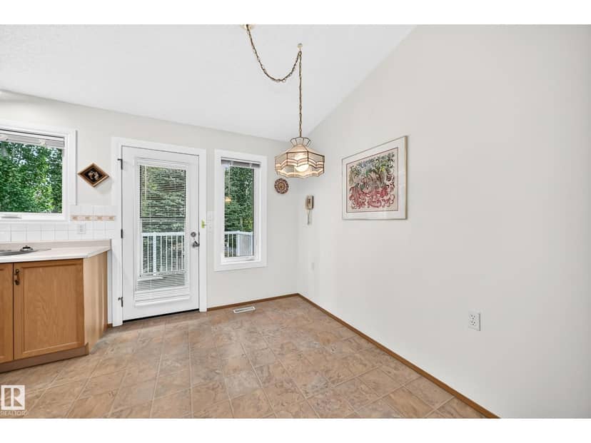 6526 158 AV NW — photo 19 of 40