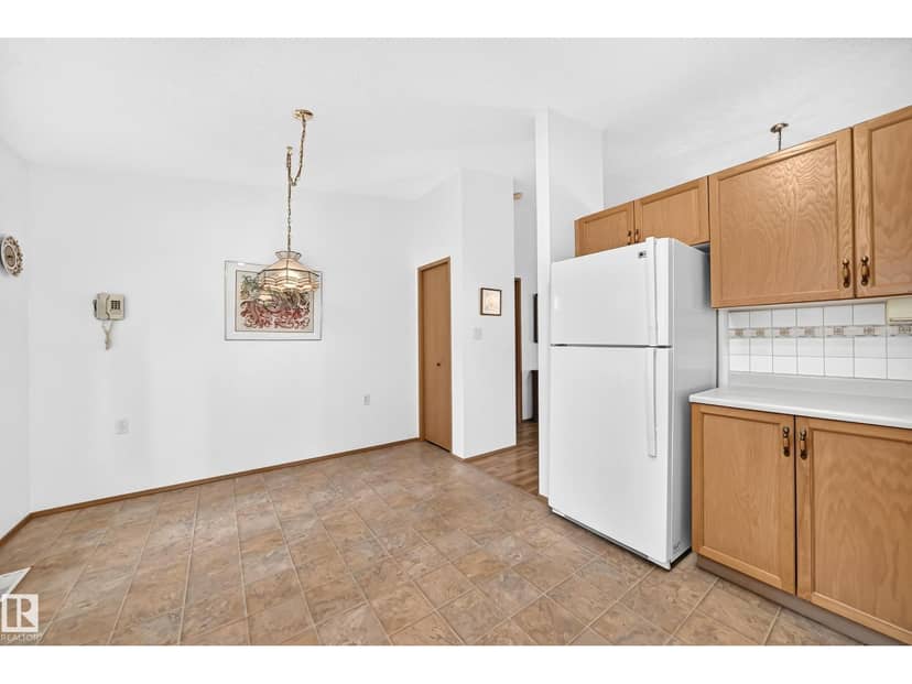 6526 158 AV NW — photo 10 of 40