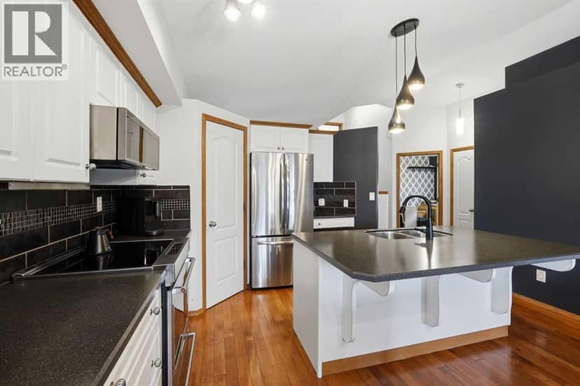 6215 58 Street — photo 12 of 30