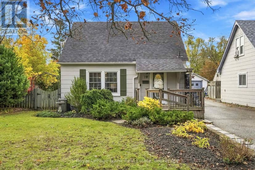 19 Churchill Crescent — photo 1 of 34