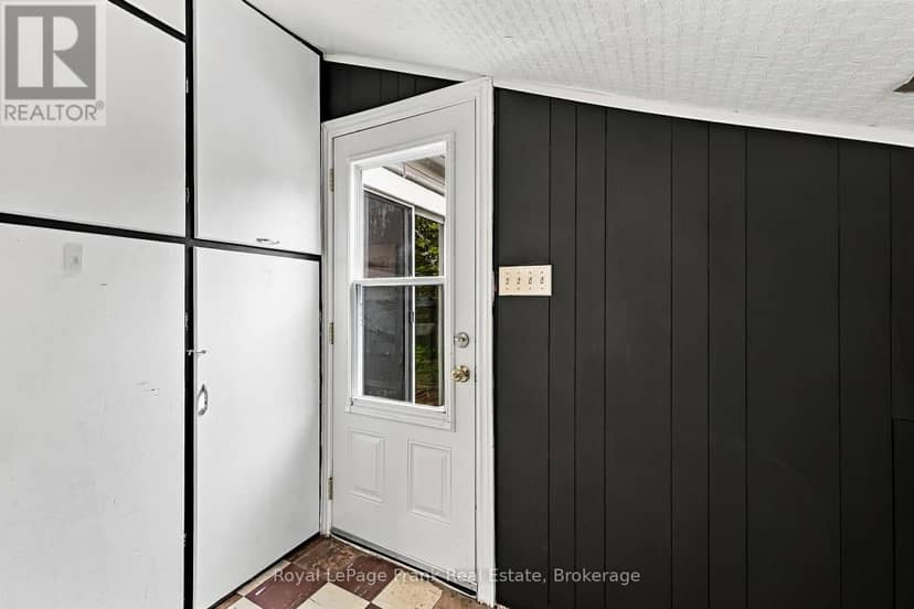 19 Churchill Crescent — photo 17 of 34