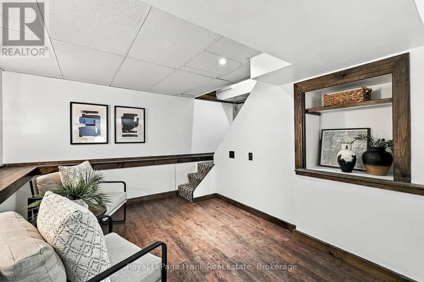 19 Churchill Crescent — photo 26 of 34