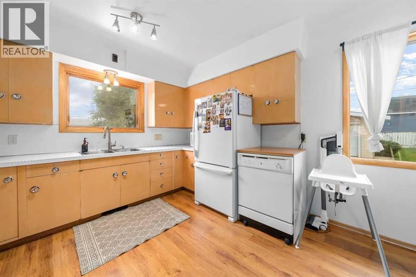 123 3 Avenue E — photo 9 of 36