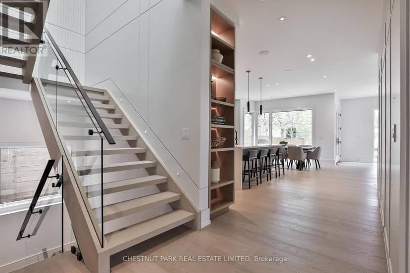 2 Marchwood Drive, Toronto, photo 8