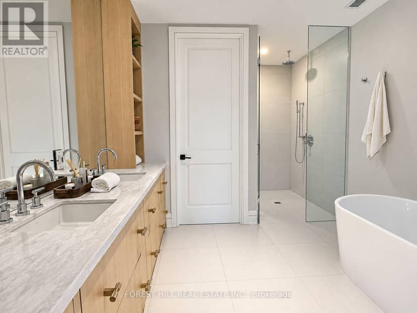 6A - 2010 Bathurst Street — photo 19 of 37