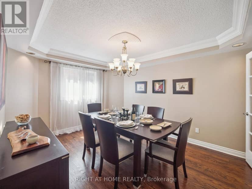 100 Carlyle Crescent — photo 10 of 40