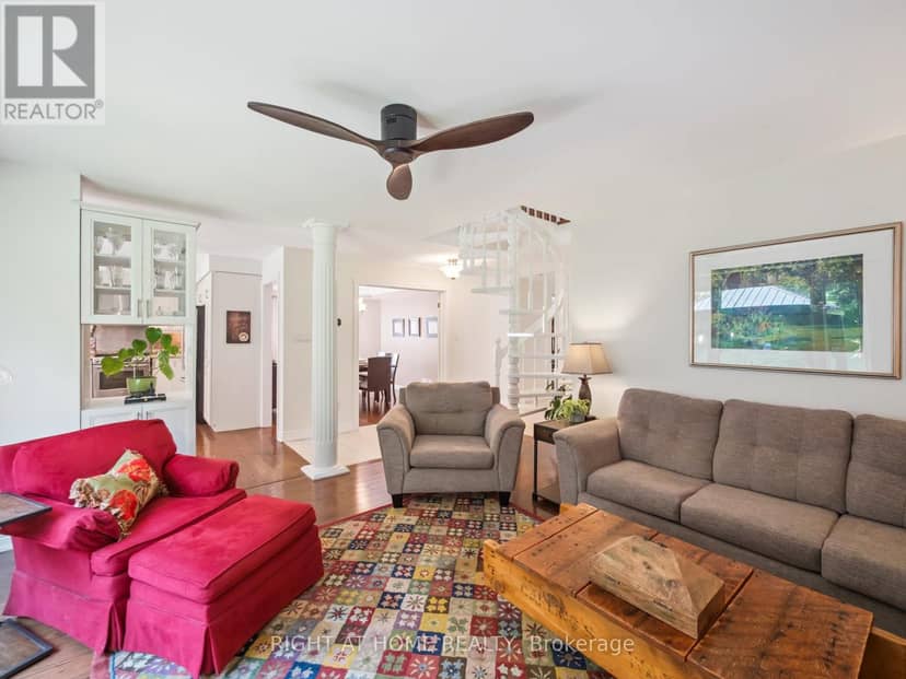 100 Carlyle Crescent — photo 17 of 40