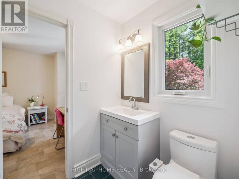 100 Carlyle Crescent — photo 30 of 40