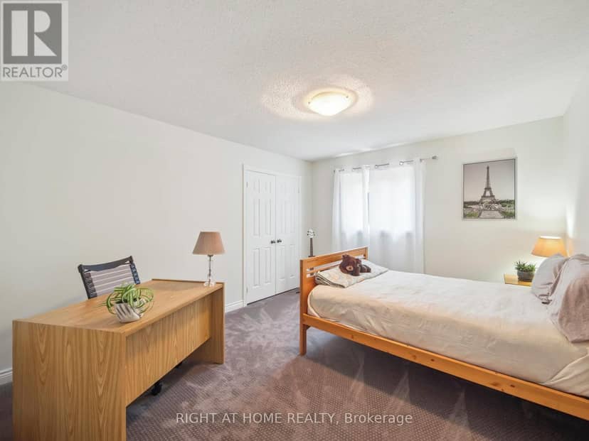 100 Carlyle Crescent — photo 32 of 40