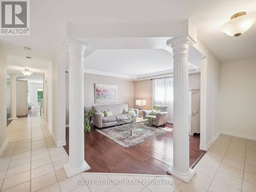 100 Carlyle Crescent, Aurora, photo 6