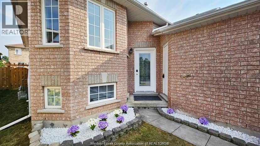 201 Hanmer STREET East — photo 3 of 22